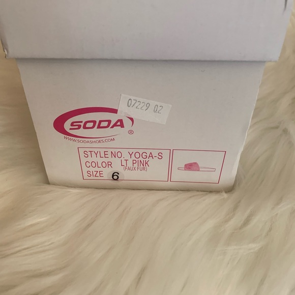 Yoga Faux Fur slides - Picture 3 of 3